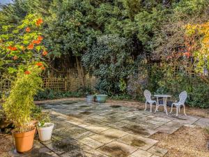 Jardín al aire libre en Pass the Keys Delightful Studio in West Ashling