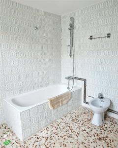 Ένα μπάνιο στο Pirri House Letur +21 φωτογραφίες