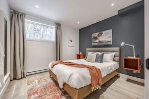 Ένα ή περισσότερα κρεβάτια σε δωμάτιο στο Légendaire Private Hot Tub Game room