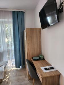 TV a/nebo společenská místnost v ubytování Hostel Mleczna - Metro Zacisze