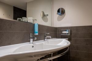 A bathroom at Hotel Sonnegg