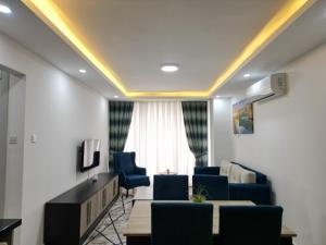 Телевизор и/или развлекательный центр в Nurel Shark Residence