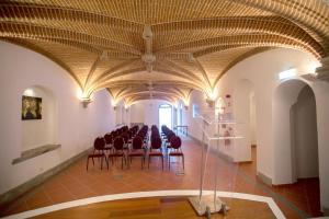 a room with a bunch of chairs in a building at HI Évora – Pousada de Juventude in Évora