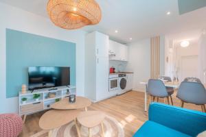 Η κουζίνα ή μικρή κουζίνα στο 1 bedroom apartment near tram, CHR + parking +11 φωτογραφίες