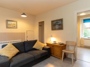 Posezení v ubytování Holiday Home 2 Railway Cottage by Interhome