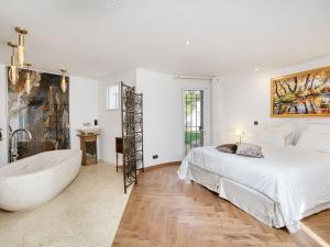 Katil atau katil-katil dalam bilik di Villa Célalie by Interhome