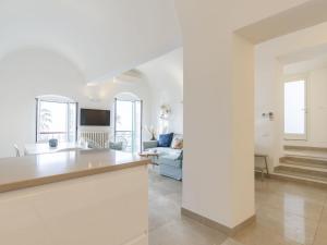 Μια τηλεόραση ή/και κέντρο ψυχαγωγίας στο Holiday Home Terrazza Riva by Interhome