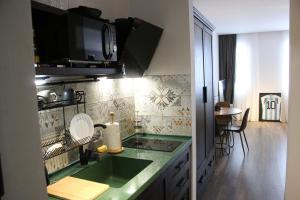 מטבח או מטבחון ב-ski-in/ski-out apartment in Gudauri