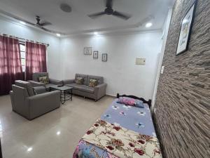 A seating area at Kyle Calangute 1 bhk luxury apartment with pool