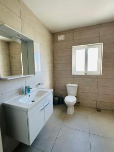 חדר רחצה ב-Sliema 2 Bedroom Penthouse