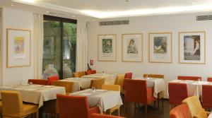 Restaurant o un lloc per menjar a Hotel Napoléon