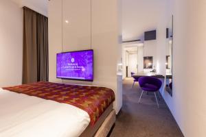 TV a/nebo společenská místnost v ubytování Hotel Lumen Zwolle