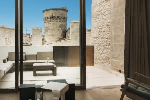 Balkón nebo terasa v ubytování Hôtel de Tourrel, Saint Rémy de Provence, a Member of Design Hotels