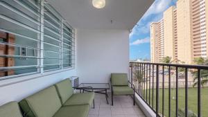 Μπαλκόνι ή βεράντα στο Moana's Beach Apartment in Luquillo PR Beach View