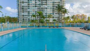 Bazén v ubytování Moana's Beach Apartment in Luquillo PR Beach View nebo v jeho okolí + 5 fotografií