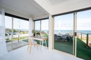 Fotografie z fotogalerie ubytování ChelseaVue - Designer Beachside Townhouse Retreat v destinaci Chelsea