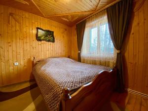 Postel nebo postele na pokoji v ubytování Goryanka family home