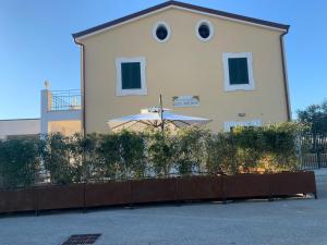 a building with a boat behind a fence at DON PEPPE ROOMS : Villaggio Green in SantʼAngelo in Formis