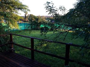 a view of a field of grass with a wooden bench at AbbeyHouse descanso y vacaciones in Victoria