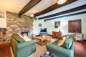 O zonă de relaxare la Cosy & historic 2 bedroom Elizabethan cottage