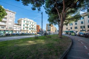 a tree on the side of a street with buildings at 223 - Ma & Ma Luxury Apartment 1 grande - 500metri da mare e spiaggia, vicino alla Baia del Silenzio - PARCHEGGIO GRATIS PRIVATO INCLUSO in Sestri Levante