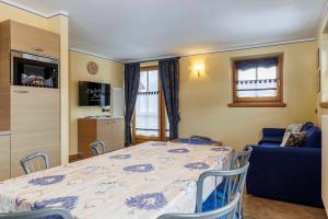 Телевизор и/или развлекательный центр в Chalets Molin