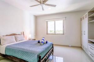 Llit o llits en una habitació de New Apt in Residential Area with Amenities & 24hr Security