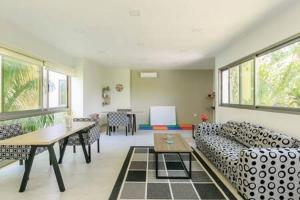 Zona d'estar a New Apt in Residential Area with Amenities & 24hr Security