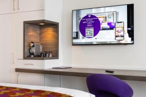 TV a/nebo společenská místnost v ubytování Hotel Lumen Zwolle