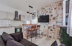 TV a/nebo společenská místnost v ubytování Studio Holiday Home In Tankaraca