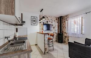 Kuchyň nebo kuchyňský kout v ubytování Studio Holiday Home In Tankaraca