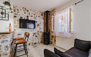 TV a/nebo společenská místnost v ubytování Studio Holiday Home In Tankaraca