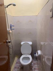 Et badeværelse på Bohol Budget Friendly Accommodation