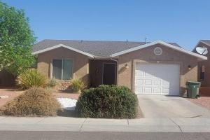 a brick house with a garage and a driveway at I Deal Lake Powell Home 3BR, Jacuzzi, BBQ, Firepit in Page