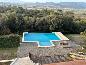 O vedere a piscinei de la sau din apropiere de Magnifique villa avec piscine