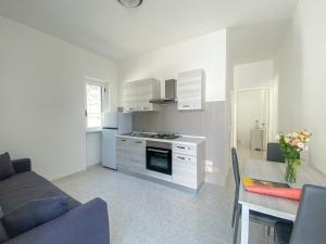 Kuchyň nebo kuchyňský kout v ubytování Villa Rafael