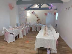 a room with white tables and white chairs and balloons at Les Roses de Jonzac in Mortiers