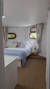 Ліжко або ліжка в номері Charming and spacious apartment Hauts de Seine