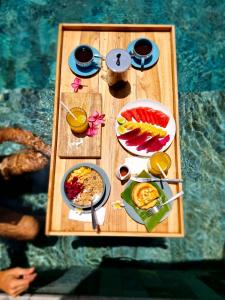 Jídlo v vily nebo okolí + 37 fotografií