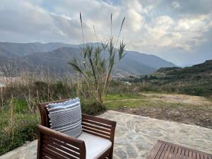 a bench with a pillow sitting on top of a mountain at Villa la crête in Bejaïa