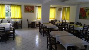 ห้องอาหารหรือที่รับประทานอาหารของ Hotel Lacala