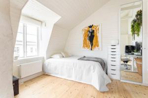 Postelja oz. postelje v sobi nastanitve Hus med ateljé i Centrala Vaxholm