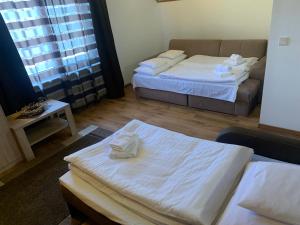 Posteľ alebo postele v izbe v ubytovaní Prána Apartman