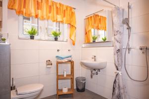 A bathroom at Hirschenwirt