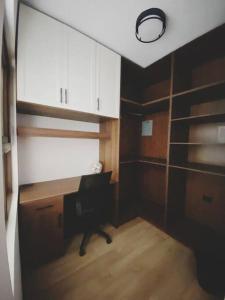 a room with a desk and white cabinets at Apartamento #10 Portal de Occidente in Quetzaltenango