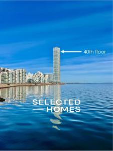 een gebouw op het water met de woorden geselecteerd woningen bij Best view in Denmark from 40th floor in Aarhus