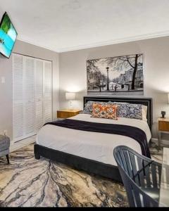 a bedroom with a large bed and a table at Fort Lauderdale Room Rental in Fort Lauderdale