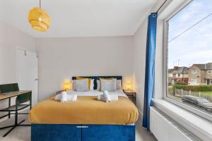 Postel nebo postele na pokoji v ubytování Whitehill - 3-Bed Home from Home, Sleeps 7, Great for Groups & Workers, FREE Parking & Netflix - Hosted by Stay Host Save