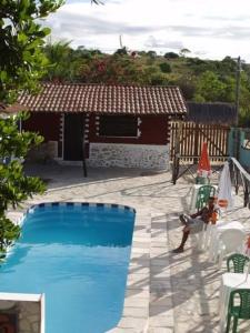 A view of the pool at Vila Harmonia or nearby