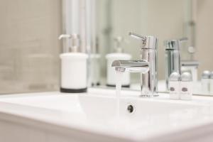 Koupelna v ubytování Frei Yellow Studio